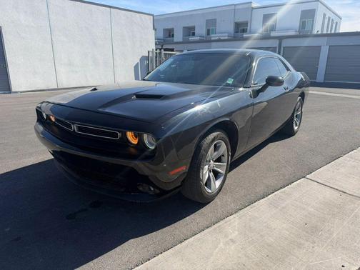 Pitch Black Clearcoat 2018 Dodge Challenger SXT