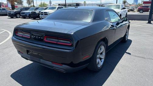 Pitch Black Clearcoat 2016 Dodge Challenger SXT
