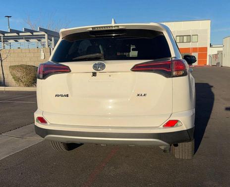 Super White 2018 Toyota RAV4 XLE