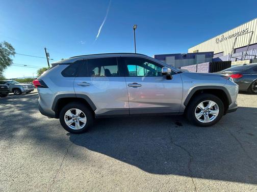 2020 Toyota RAV4 Hybrid XLE