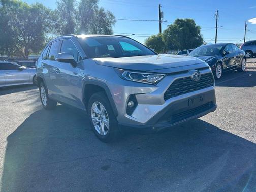 2020 Toyota RAV4 Hybrid XLE