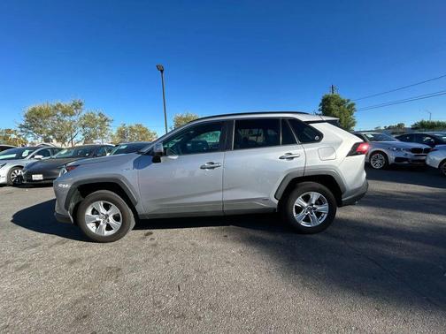 2020 Toyota RAV4 Hybrid XLE