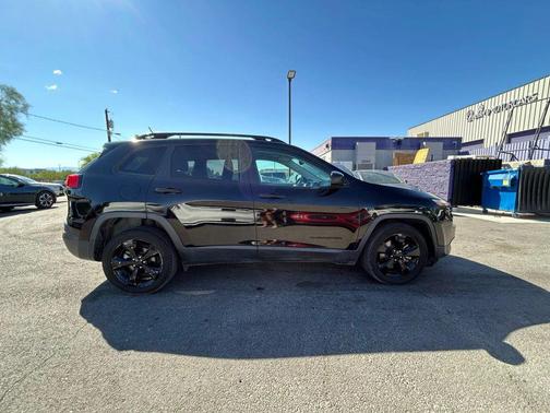 Diamond Black Crystal Pearlcoat 2017 Jeep Cherokee Sport
