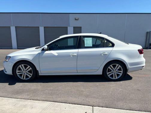 Pure White 2017 Volkswagen Jetta 1.8T SEL
