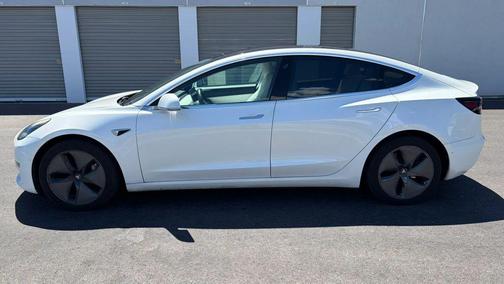 Pearl White Multi-Coat 2019 Tesla Model 3 Performance