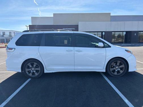 2016 Toyota Sienna SE