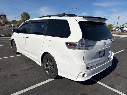 2016 Toyota Sienna SE