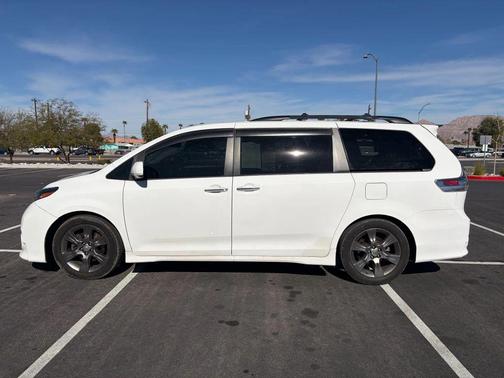 2016 Toyota Sienna SE