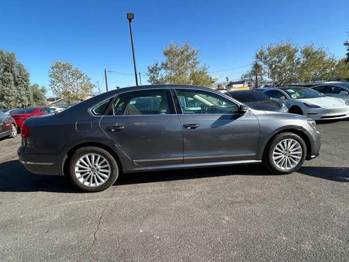 2016 Volkswagen Passat 1.8T SE w/Technology