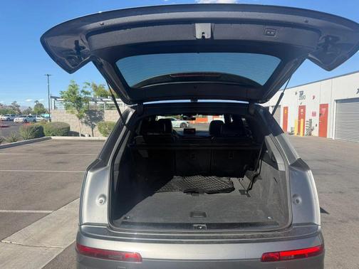 Gray 2017 Audi Q7 3.0T Prestige