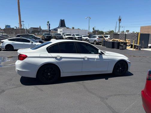 White 2013 BMW 320 i
