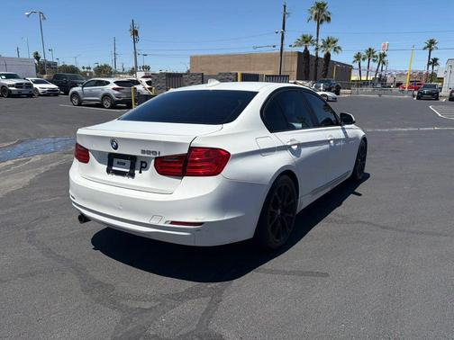 White 2013 BMW 320 i