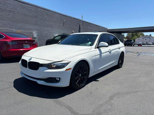 White 2013 BMW 320 i