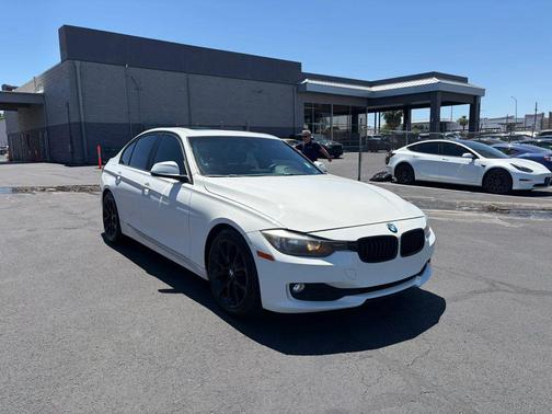 White 2013 BMW 320 i