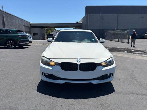 White 2013 BMW 320 i