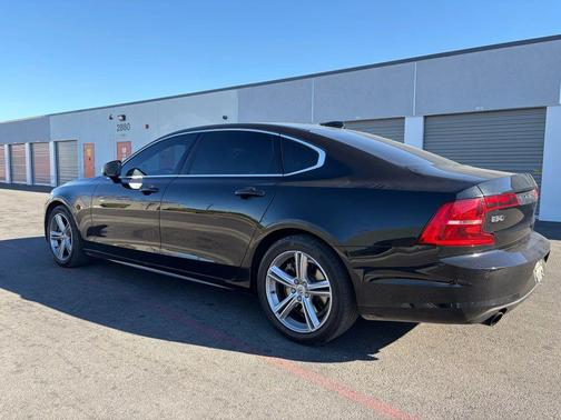 Onyx Black Metallic 2019 Volvo S90 T5 Momentum