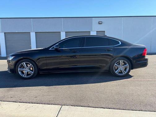 2019 Volvo S90 T5 Momentum