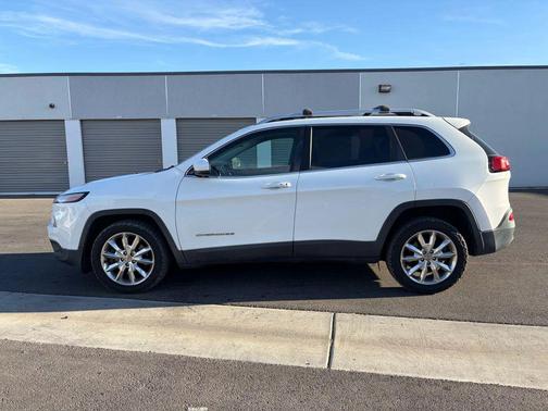2016 Jeep Cherokee Sport