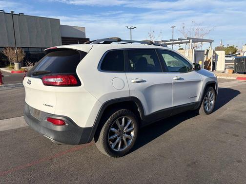 2016 Jeep Cherokee Sport