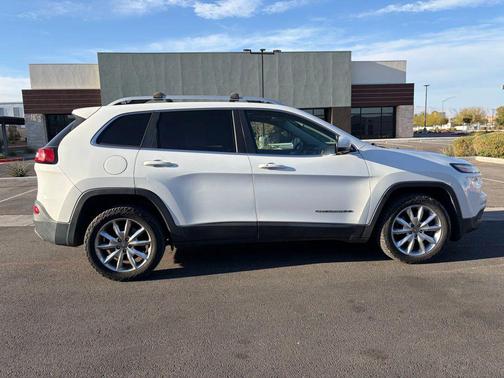 2016 Jeep Cherokee Sport