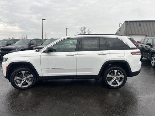Bright White Clearcoat 2026 Jeep Grand Cherokee Limited