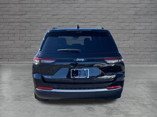 High Gloss Black 2027 Jeep Grand Cherokee Limited 4x2