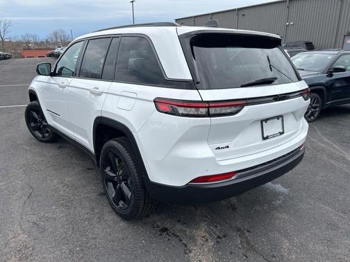 Bright White Clearcoat 2026 Jeep Grand Cherokee Limited