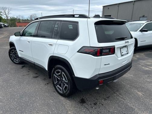 Bright White Clearcoat 2026 Jeep Cherokee LAREDO/LIMITED