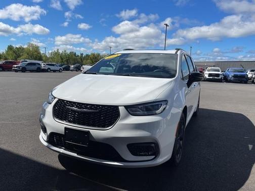 2024 Chrysler Pacifica Touring-L