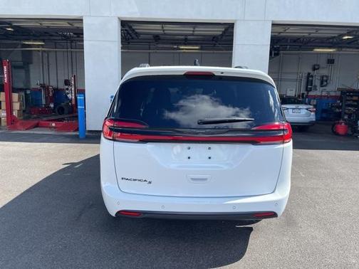 2024 Chrysler Pacifica Touring-L