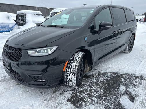 2023 Chrysler Pacifica Hybrid Touring L