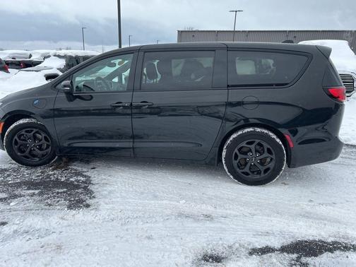 2023 Chrysler Pacifica Hybrid Touring L