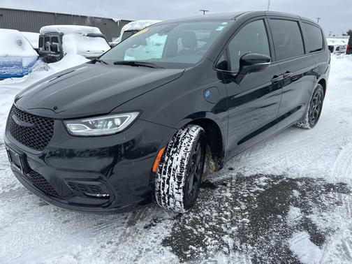 2023 Chrysler Pacifica Hybrid Touring L