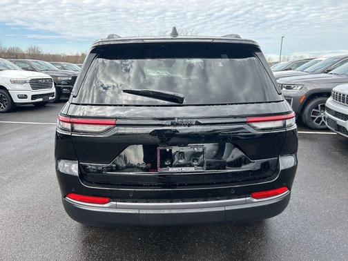 Diamond Black 2026 Jeep Grand Cherokee Limited