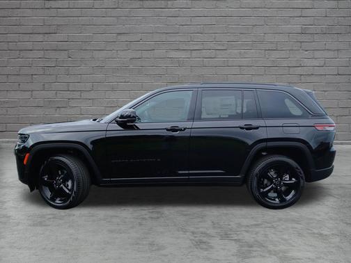 High Gloss Black 2027 Jeep Grand Cherokee Limited 4x2