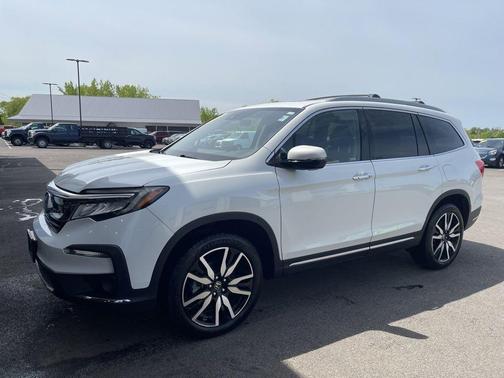 White 2021 Honda Pilot Touring 7-Passenger