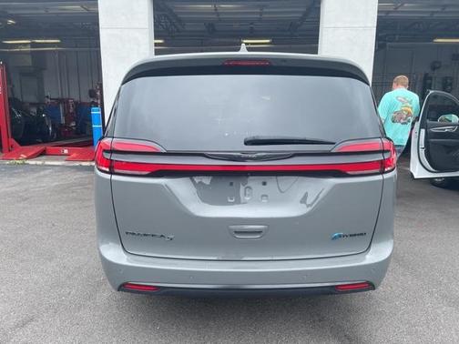 2022 Chrysler Pacifica Hybrid Limited