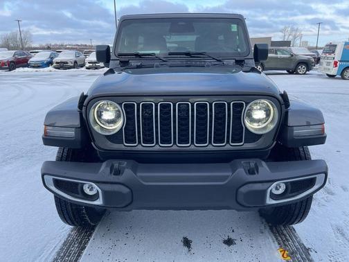 Granite Crystal Clearcoat Metallic 2026 Jeep Wrangler Sahara