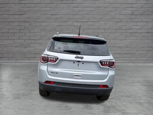 Silver Zynith Metallic Clearcoat 2026 Jeep Compass Limited