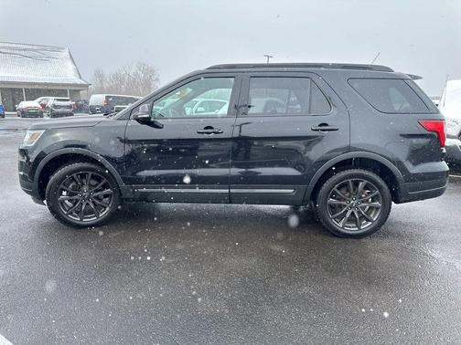 Black 2019 Ford Explorer XLT