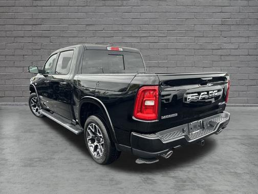 Diamond Black Crystal Pearlcoat 2027 RAM 1500 Laramie