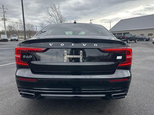 2021 Volvo S60 Recharge Plug-In Hybrid T8 R-Design