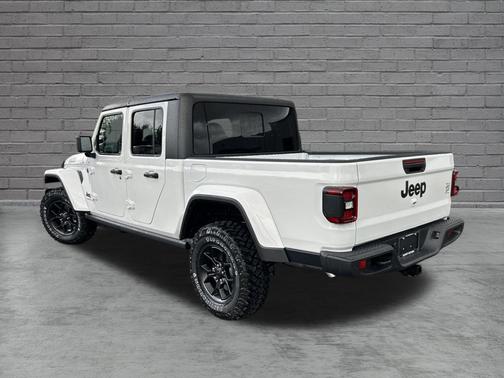 Bright White Clearcoat 2026 Jeep Gladiator Willys