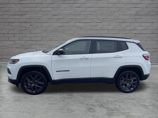 Bright White Clearcoat 2026 Jeep Compass Latitude