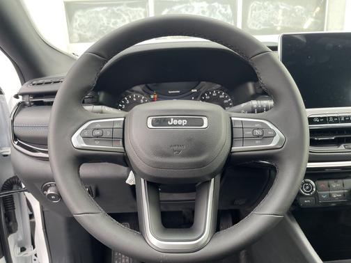 Bright White Clearcoat 2026 Jeep Compass Latitude