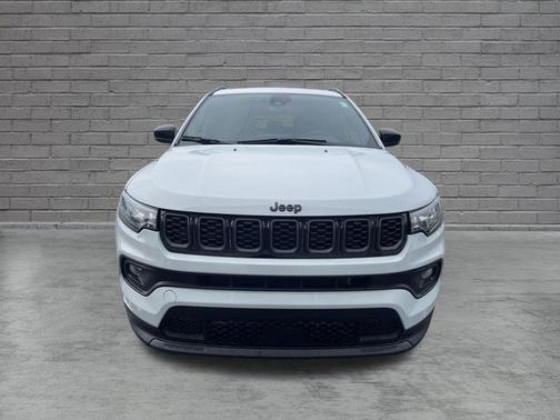 Bright White Clearcoat 2026 Jeep Compass Latitude