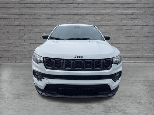 Bright White Clearcoat 2026 Jeep Compass Latitude