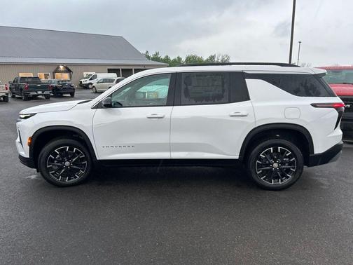 Summit White 2026 Chevrolet Traverse LT