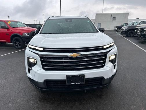 Summit White 2026 Chevrolet Traverse LT