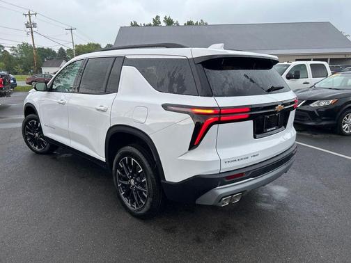Summit White 2026 Chevrolet Traverse LT